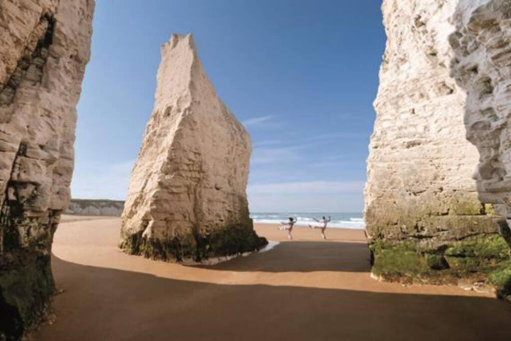 Stylish holiday let in central Broadstairs Appartement Buitenkant foto