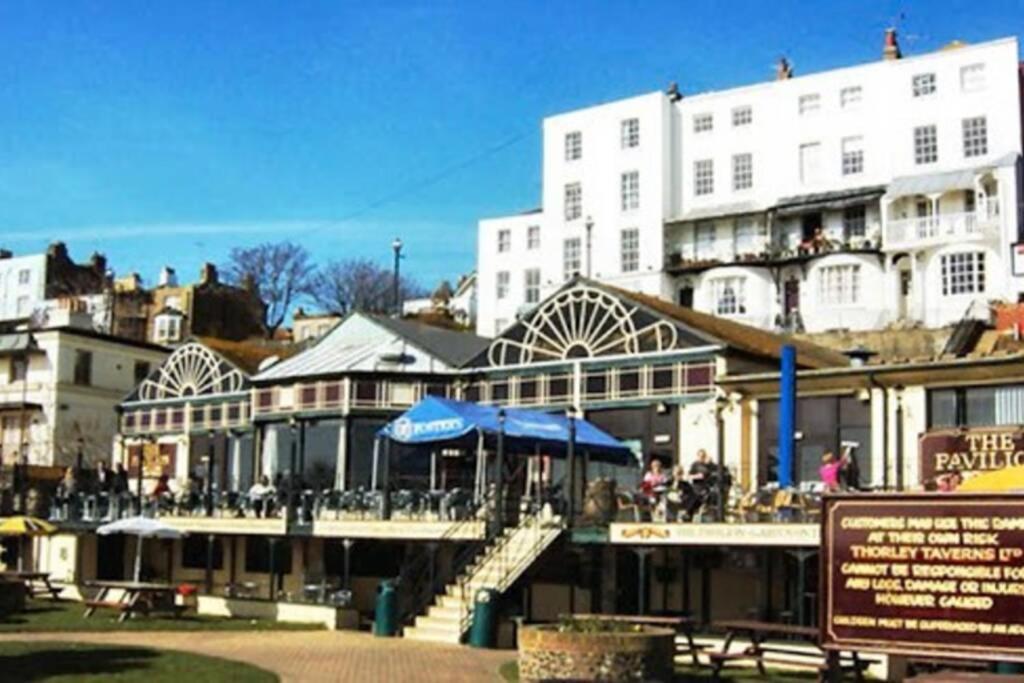 Stylish holiday let in central Broadstairs Appartement Buitenkant foto