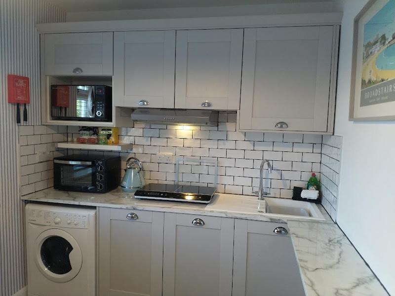 Stylish holiday let in central Broadstairs Appartement Buitenkant foto